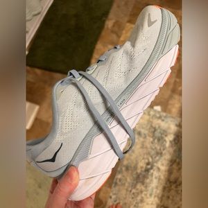 Hoka Arahi 6